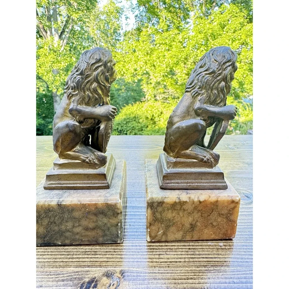 Vintage Lion Bookends Stone Base Heraldic Shield Old World Decor‎